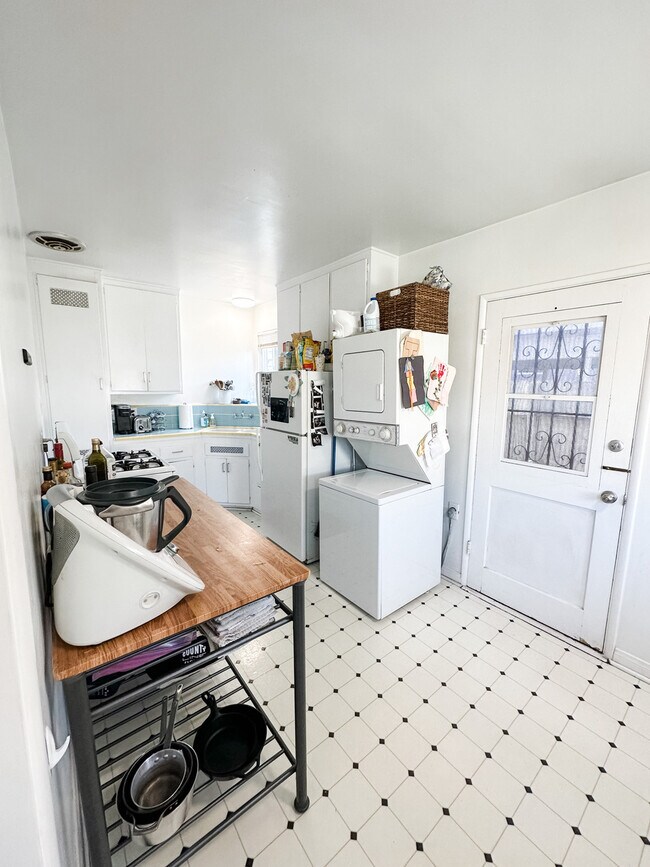 Kitchen 1a - 2912 Bellevue Ave