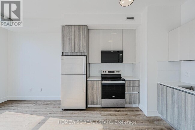 Building Photo - 3020 Dundas St W