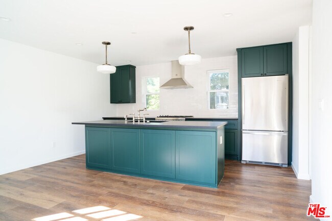 Building Photo - 401 Firmin St