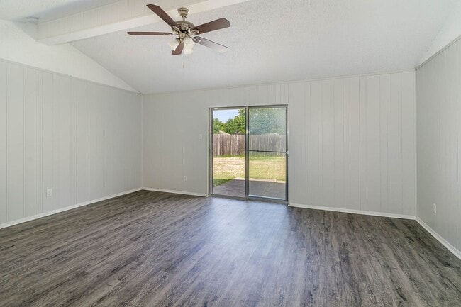 Building Photo - Single-Story Gem with Vaulted Ceilings and...