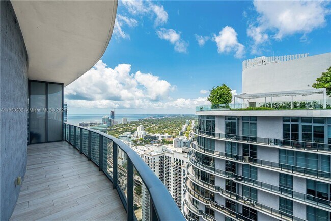 Foto del edificio - 45 SW 9th St