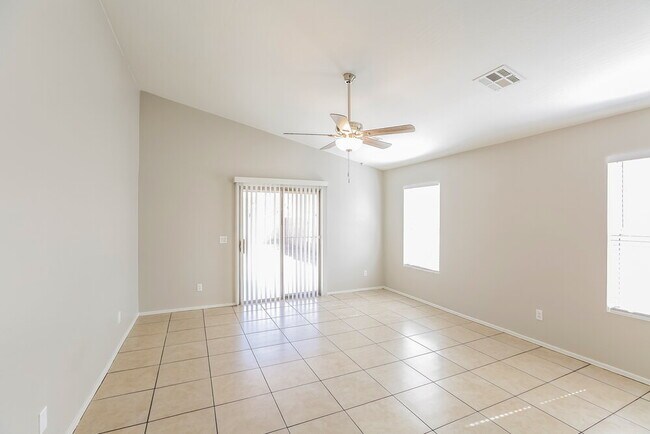 Foto del edificio - 10632 W Sonora St