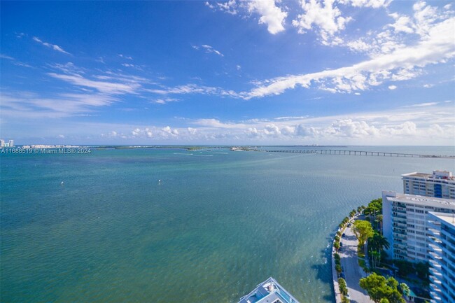 Foto del edificio - 1331 Brickell Bay Dr