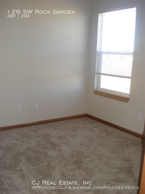 Building Photo - 126 SE Rock Garden Ln