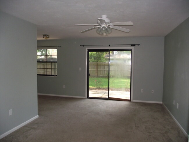 Foto del edificio - 3/2 house in convenient NW location!