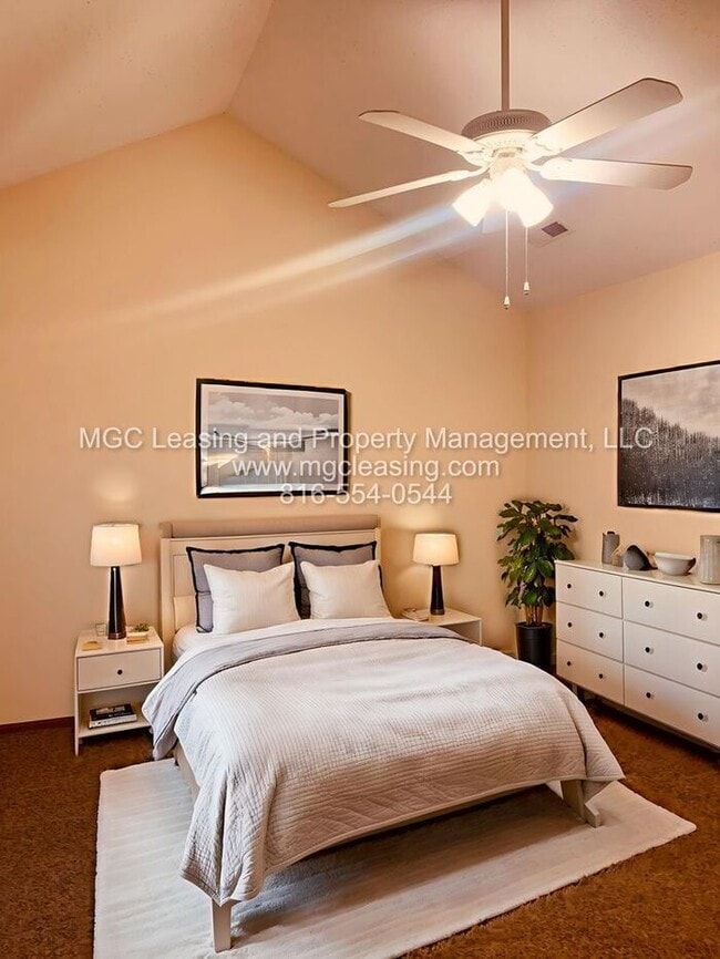 Building Photo - Spacious Lee's Summit Townhome- Sign a 15-...