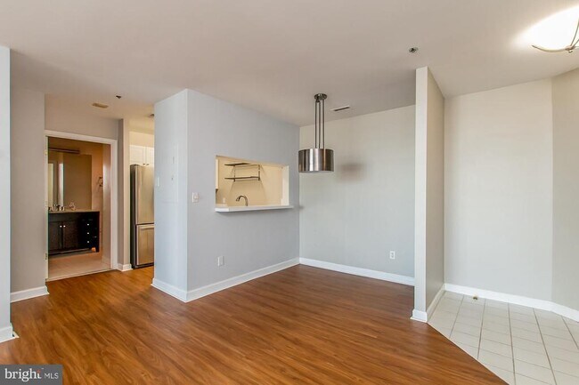 Building Photo - 100 Harborview Dr