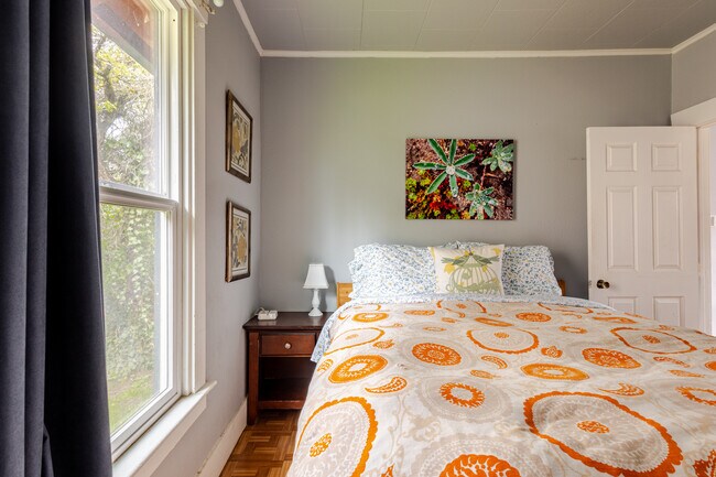 Foto del edificio - Charming 2-Bedroom Home Near Downtown Bellingham – Private Yard & Cozy Living