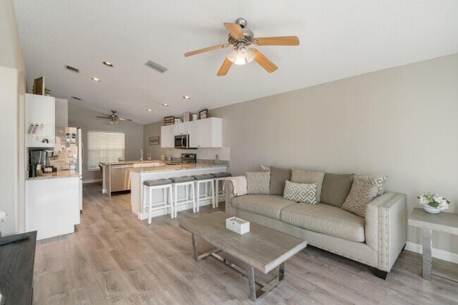 Building Photo - 5266 Oakmont Village Cir