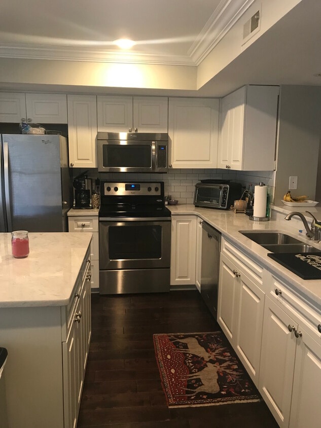 Kitchen - 332 N College St