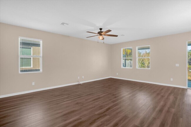 Photo - 591 Steerview St House