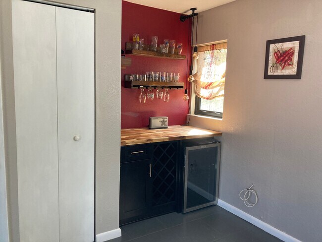 Foto del edificio - 1933 Madison Ave