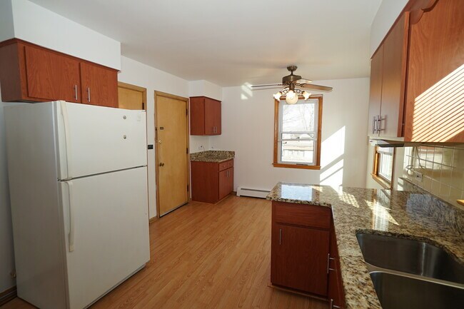 Building Photo - 5733 N Elston Ave