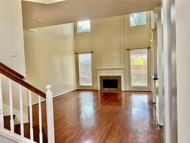 Building Photo - 3615 Glenhill Dr