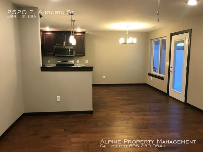 Foto del edificio - 2520 Augusta St