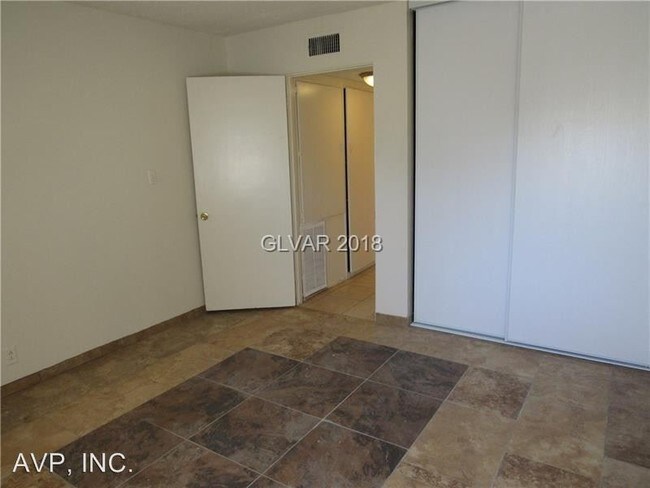 Foto del edificio - 1004 N Jones Blvd