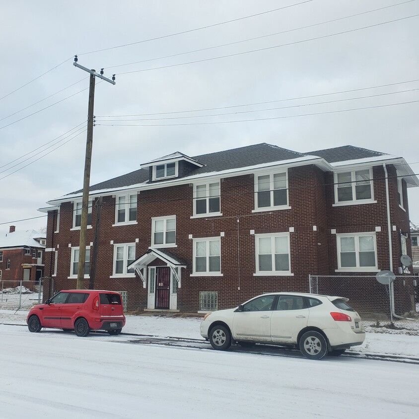 Front, facing West - 8542 Ironwood St