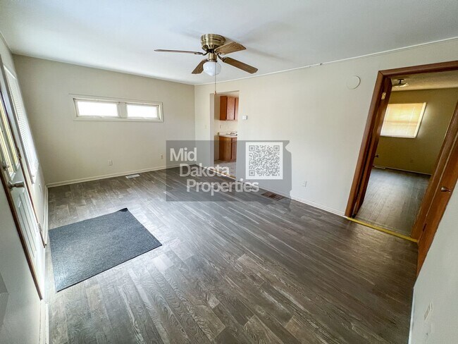 Foto del edificio - 813 N Sanborn-1 bedroom house with large two car garage
