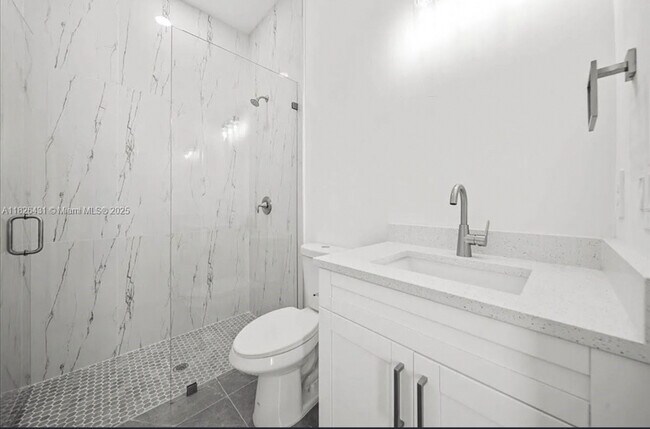 Foto del edificio - 134 Fox Ave