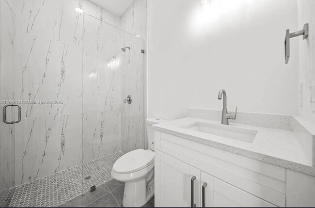 Building Photo - 653 Stanley Ave