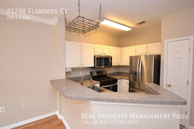 Building Photo - Charming 2 Bedroom, 2 Bath Townhouse For R...