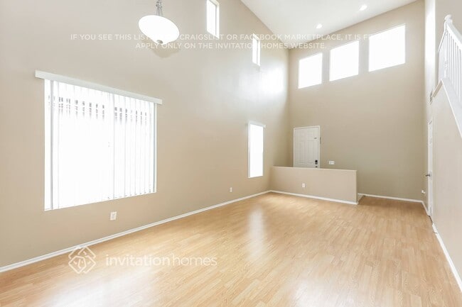 Foto del edificio - 27515 Nellie Ct