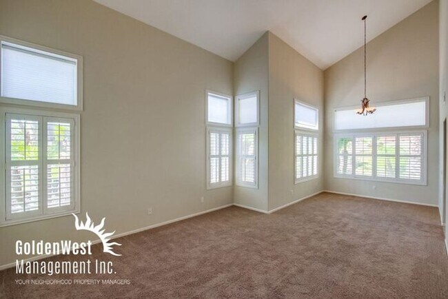 Building Photo - Beautiful home on quiet cul-de-sac.