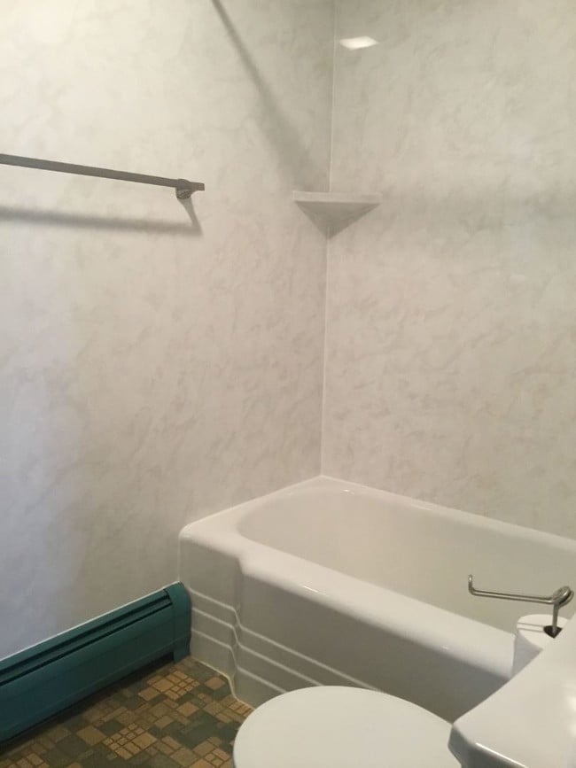 Building Photo - 3 br, 1.5 bath House - 418 HOGESTOWN RD