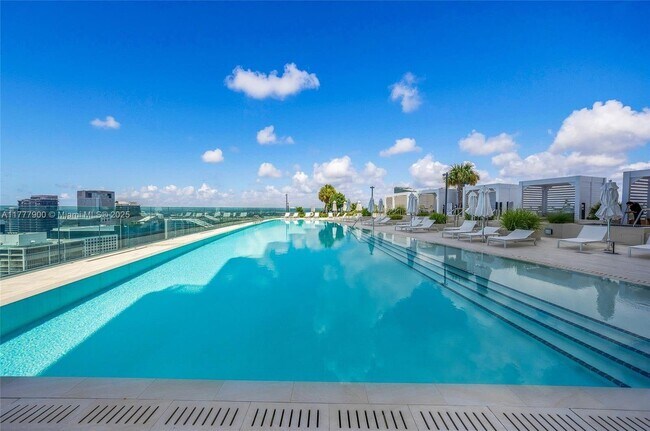 Foto del edificio - 300 Biscayne Boulevard Way