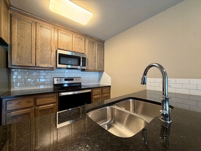 Foto del edificio - The Depot Apartment Homes * Downstairs *