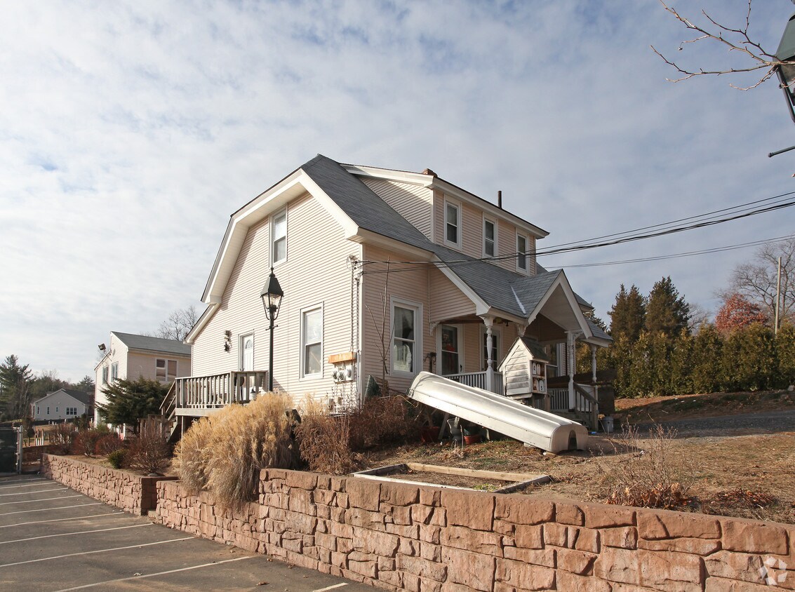 Primary Photo - 5 Plank Hill Rd
