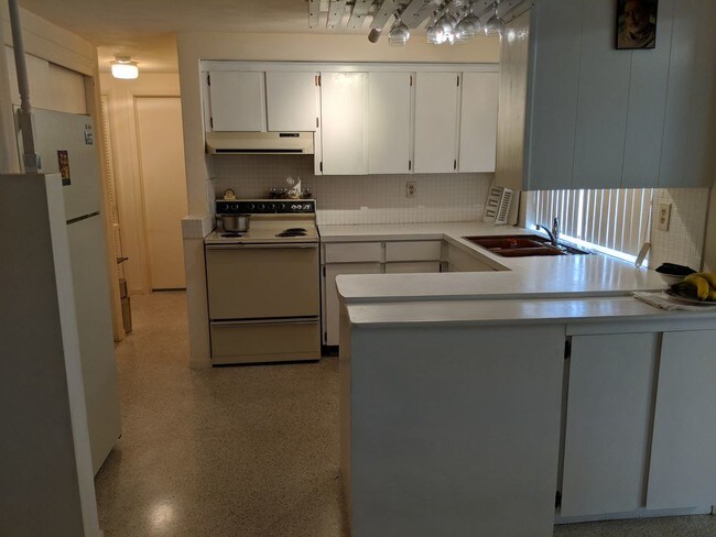 Building Photo - 2 Bedroom home for rent