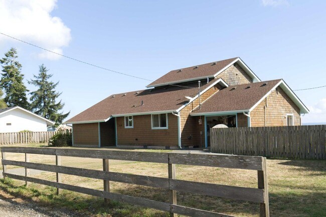 Building Photo - 249 Burrows Rd