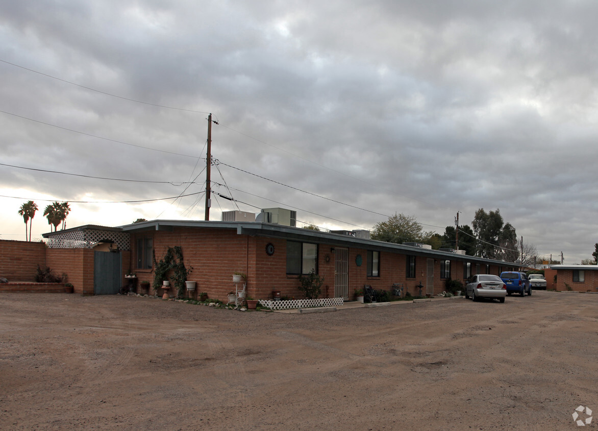 Building Photo - 260 E Wetmore Rd