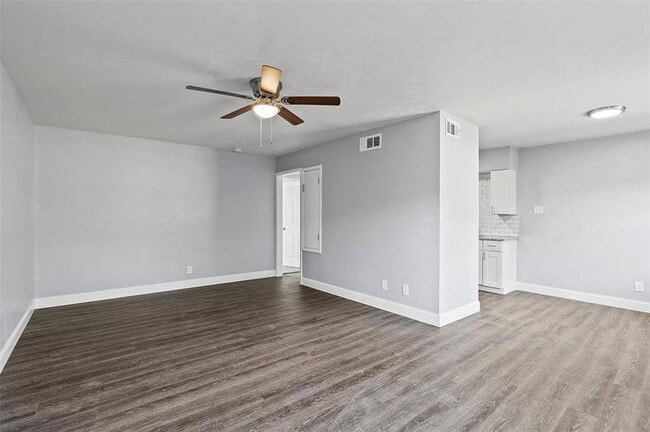 Building Photo - 4832 Locke Ave