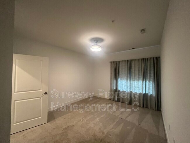 Foto del edificio - 1016 Vanderbergh Blvd
