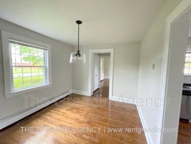 Building Photo - 3607 Cove Rd