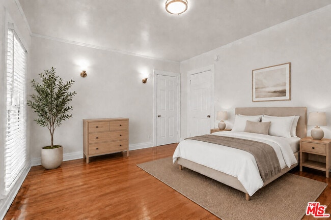 Building Photo - 419 N Van Ness Ave