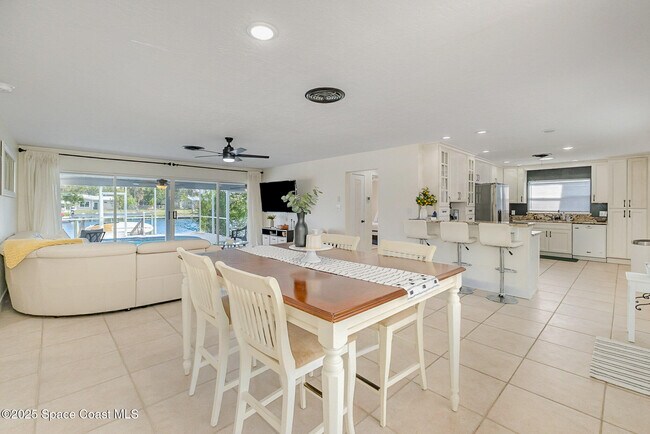 Building Photo - 426 S Neptune Dr