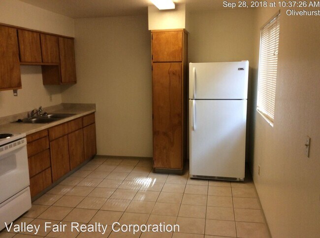 Building Photo - 5757-5771 Arboga Rd