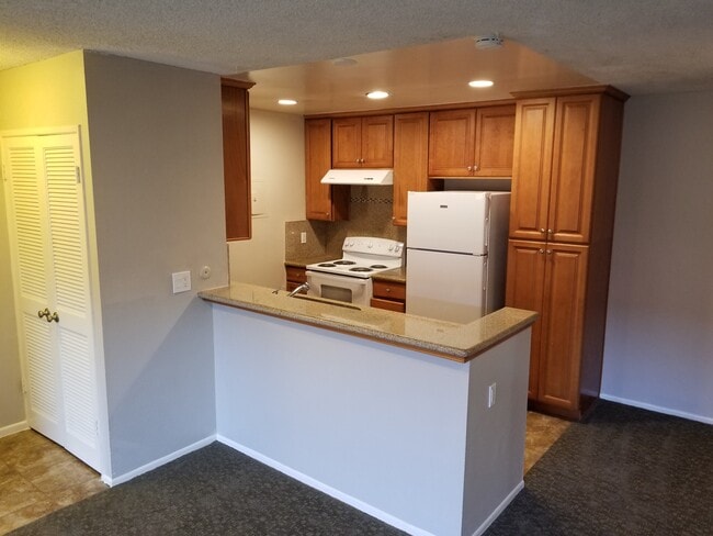 Building Photo - 2521 W Sunflower Ave