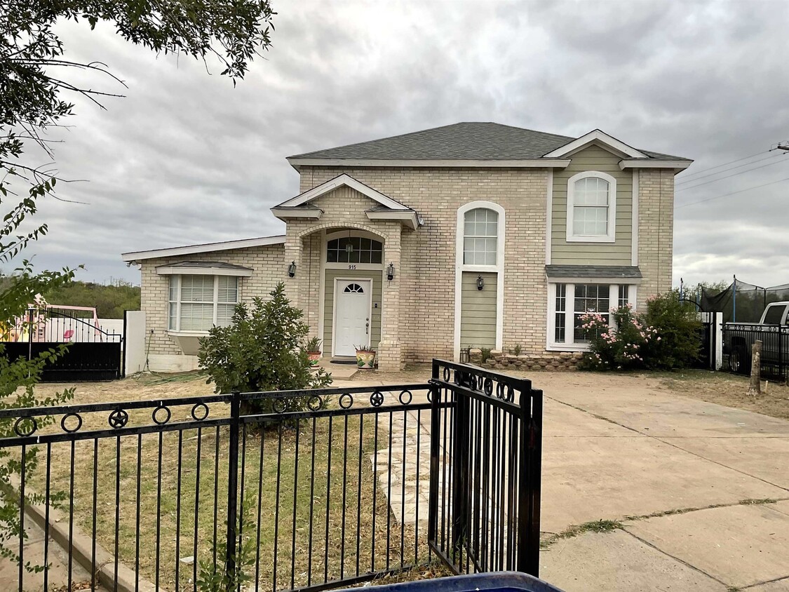 Primary Photo - 915 Rutledge Dr
