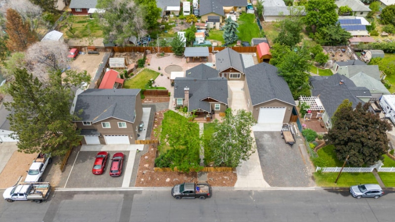 Building Photo - 233 NW Cedar Ave