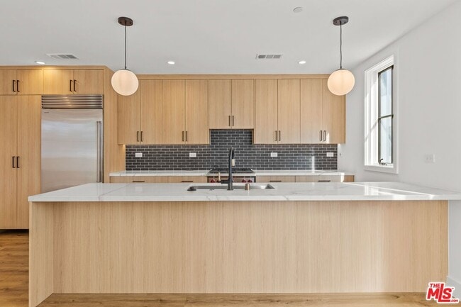 Foto del edificio - 14535 Killion St