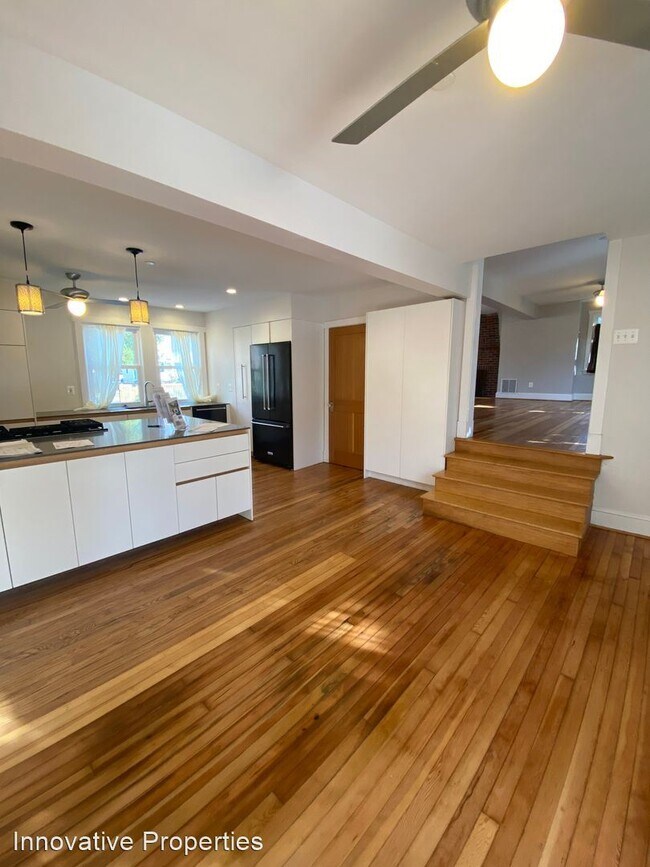 Building Photo - 4 br, 2 bath House - 915 Jackson Street