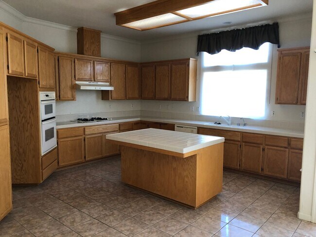 Building Photo - Cute one story in a 55 or better gated community.