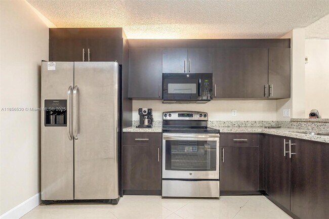 Foto del edificio - 10111 W Sunrise Blvd