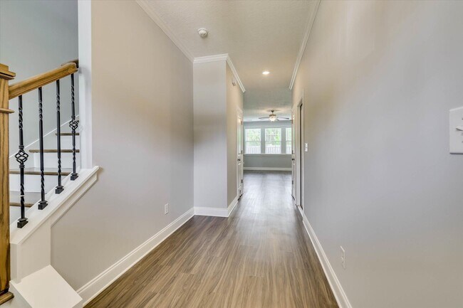 Building Photo - 445 Longmeadow Dr