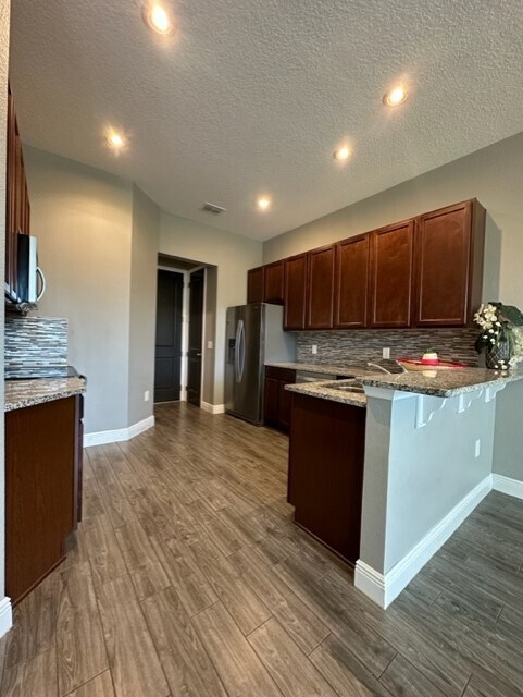 Foto del edificio - 7859 Summerlake Groves St