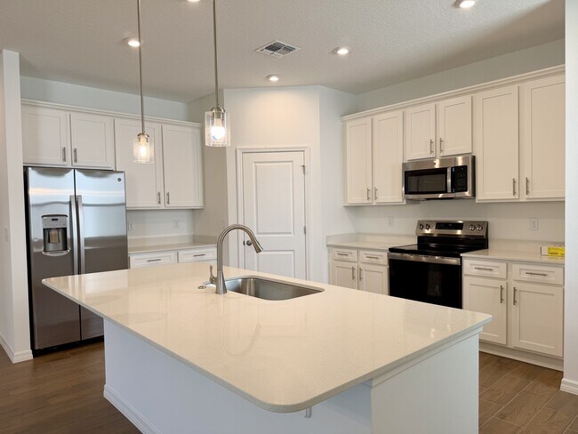 Foto del edificio - 826 Castleford Ave NE